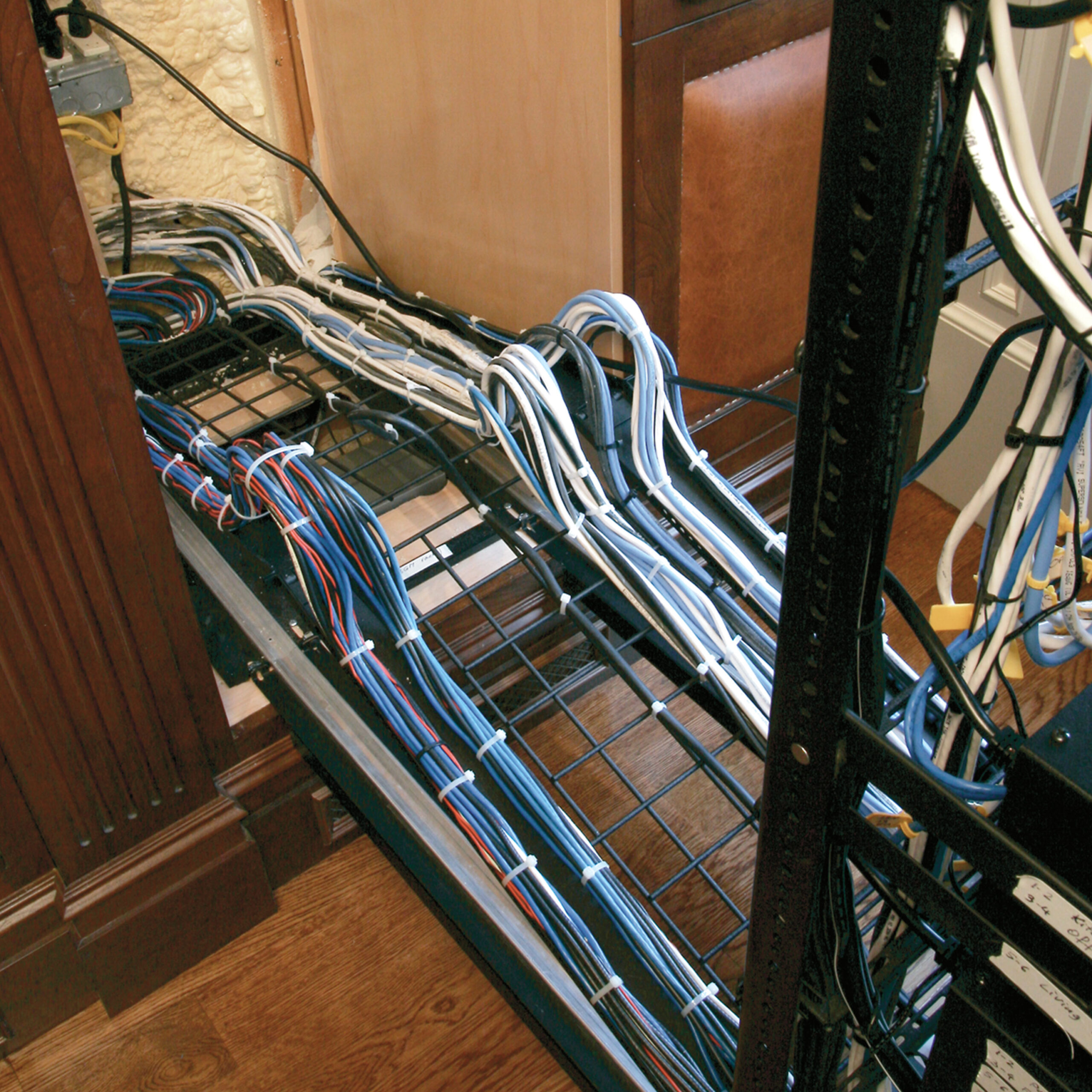 AXS CABLE CARRIER WIRE TRAY 25"