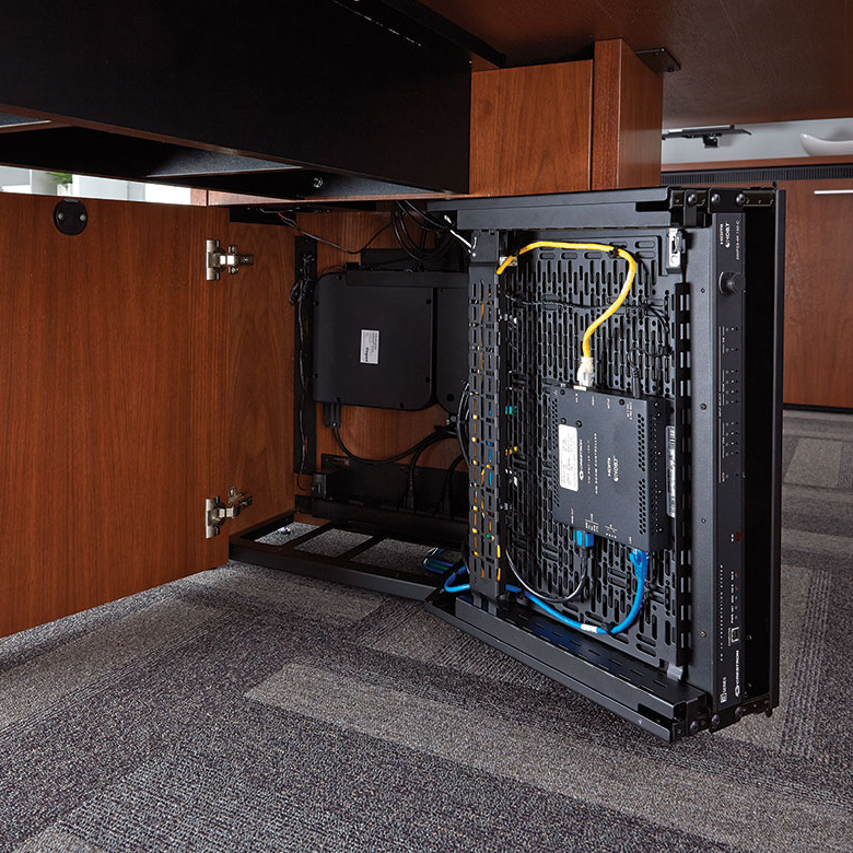 T5 CONF TBL 3RU SWING OUT RACK AND LLOCK KIT